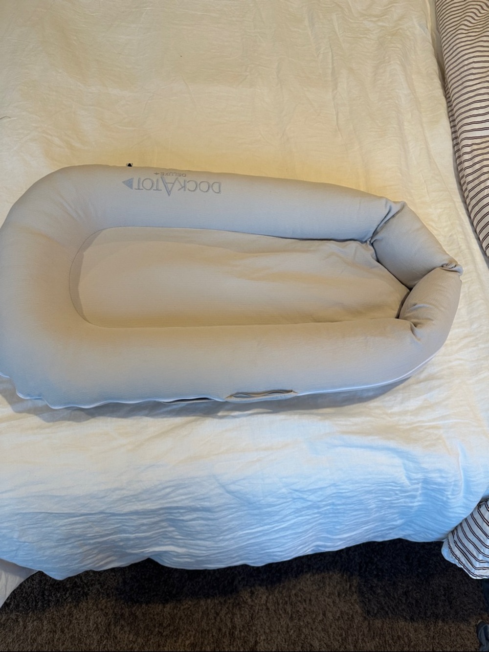 Dockatot Deluxe plus light great Dock A Tot